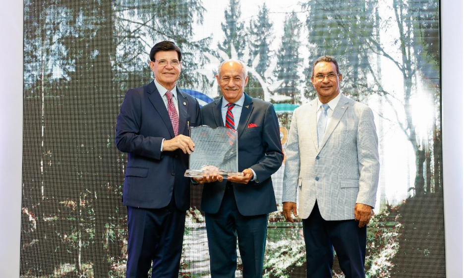 Lic. Julio Virgilio Brache, Dr. Guillermo Linares y Wenceslao Soto. 